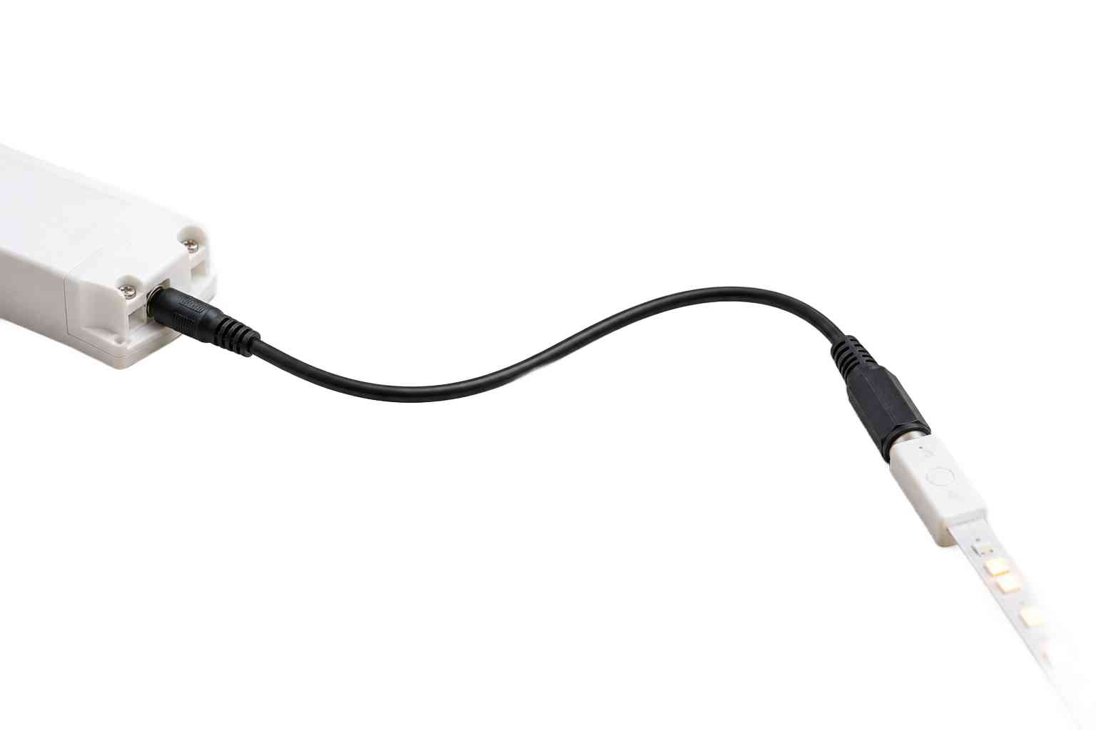DC prodlužovací kabel 1m černý - příklad použití mezi napájecím zdrojem a LED páskem
